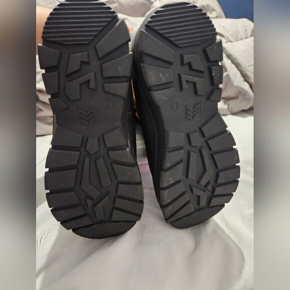 All In Motion Women's Tan and Black Winter Boots 5 - Picture 6 of 8